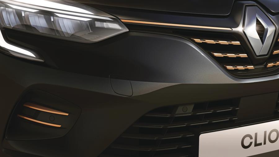 Детали экстерьера Renault Clio Lutecia 2021 года  (фото 8 из 11)